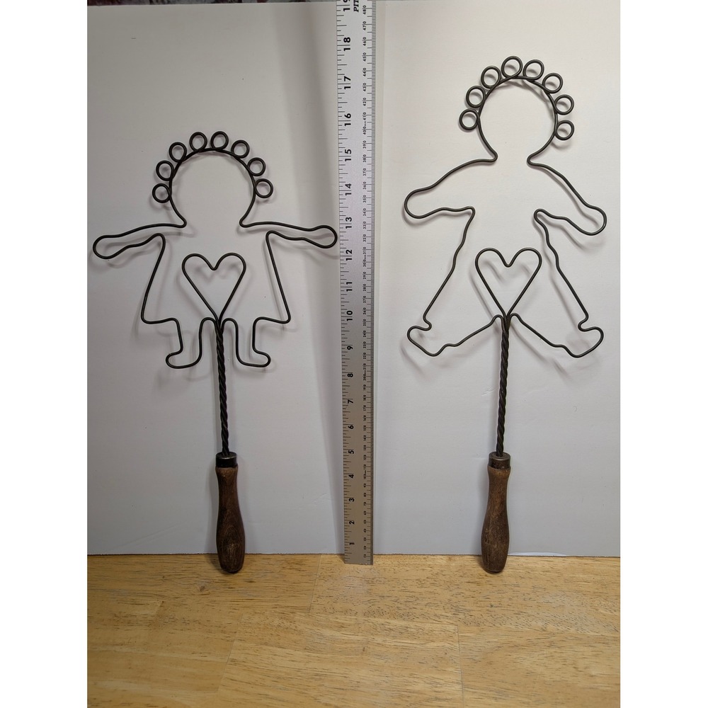Vintage Primitive Rug Beaters Boy Girl Pair Heart Wire Wall‎ Decor Wood Handles